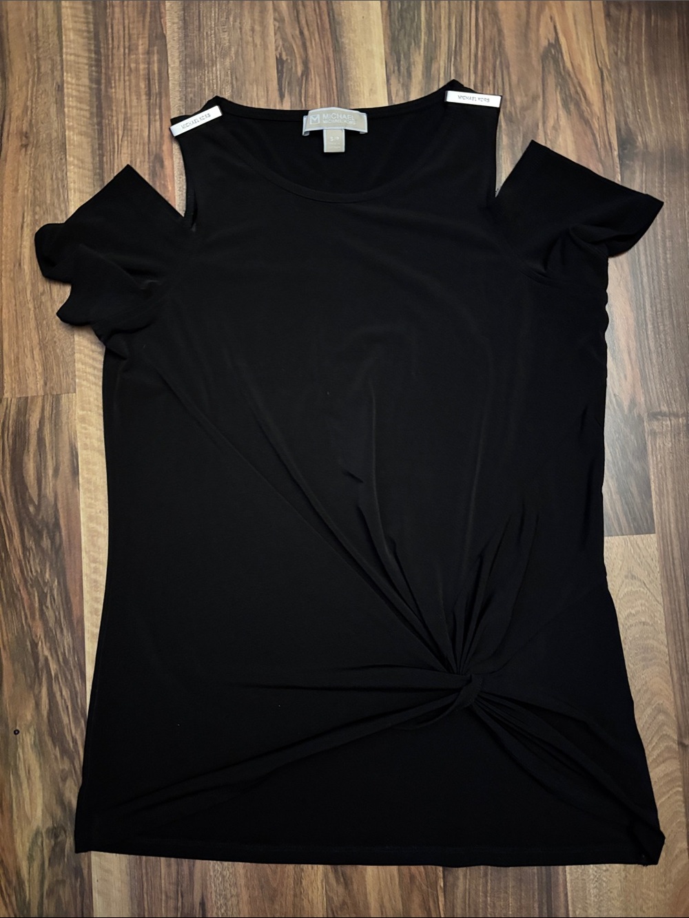 MICHAEL Michael Kors Black Cold-Shoulder Knot Tee